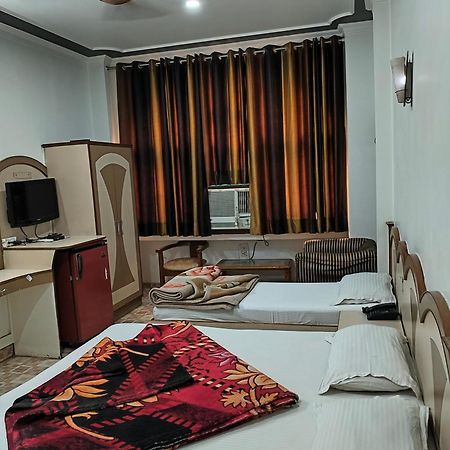 Hotel Yatri International Nuova Delhi Esterno foto