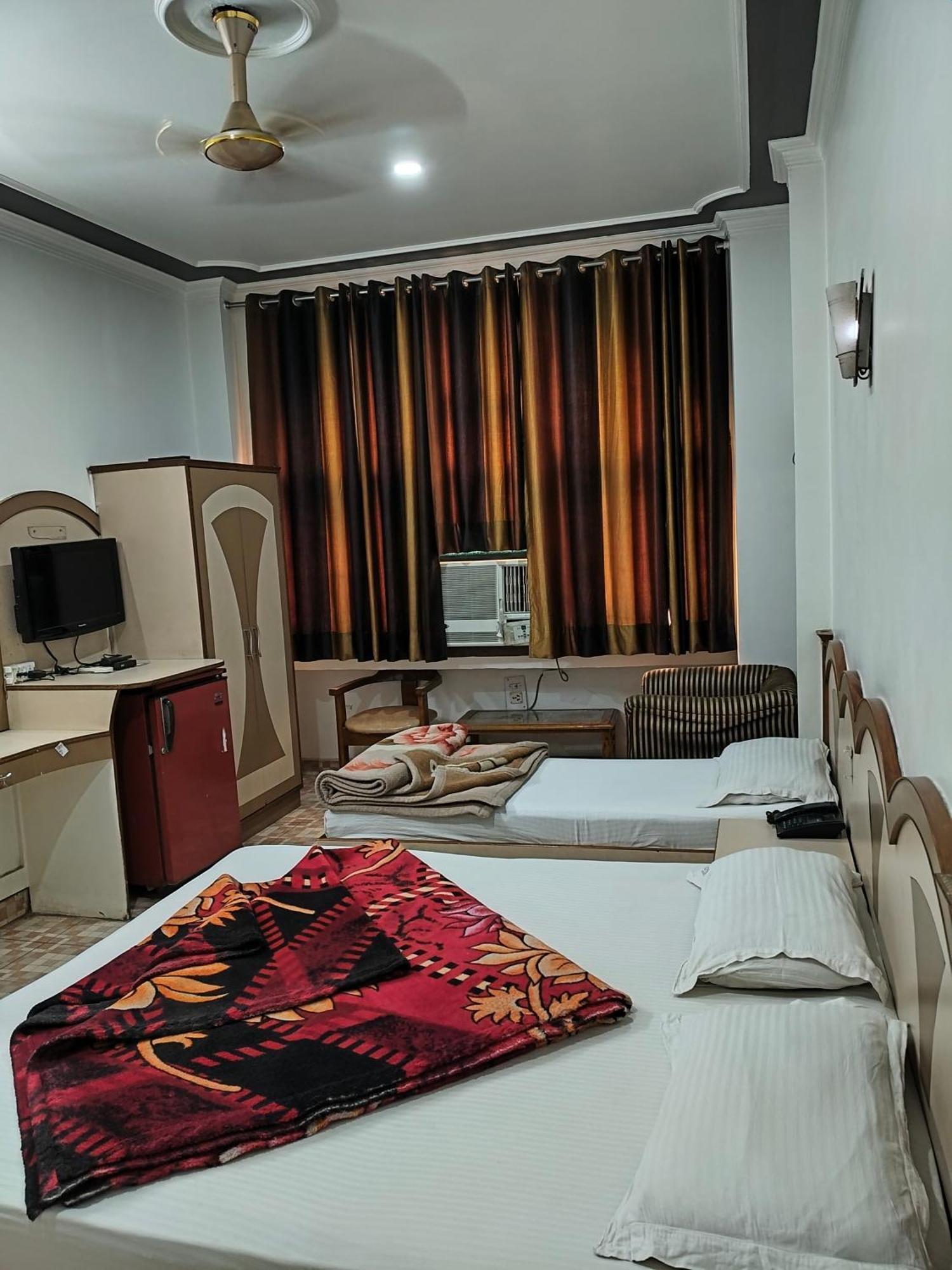 Hotel Yatri International Nuova Delhi Esterno foto