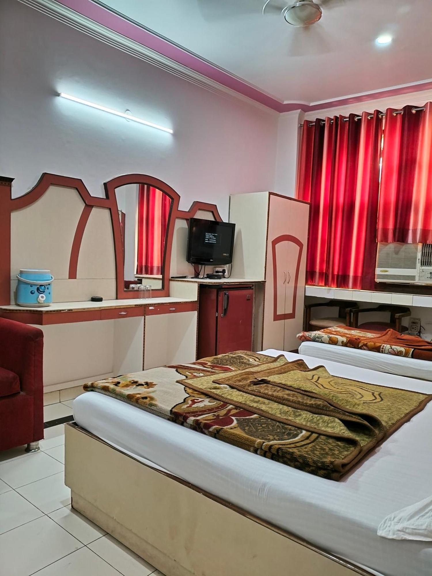 Hotel Yatri International Nuova Delhi Esterno foto