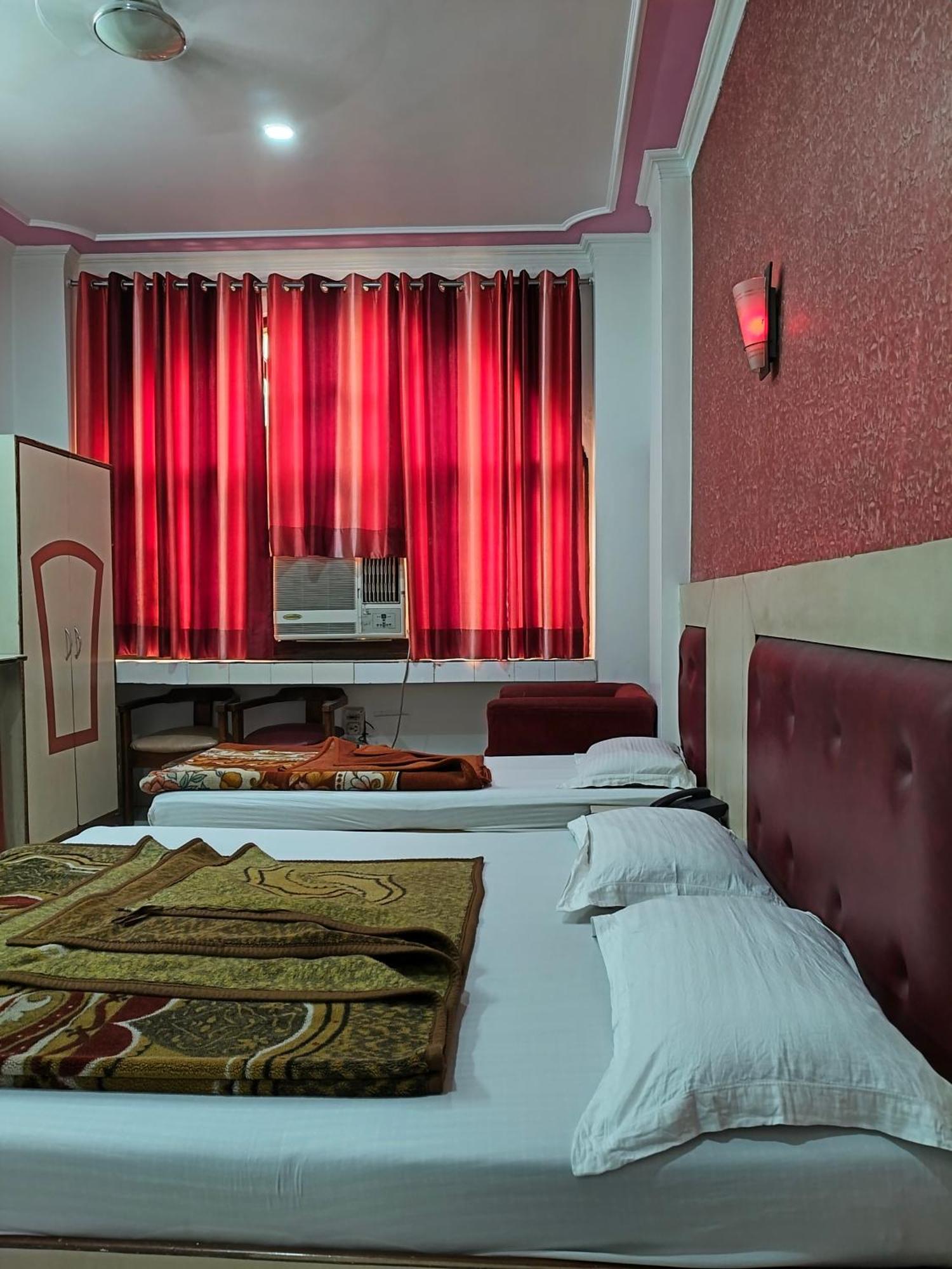Hotel Yatri International Nuova Delhi Esterno foto