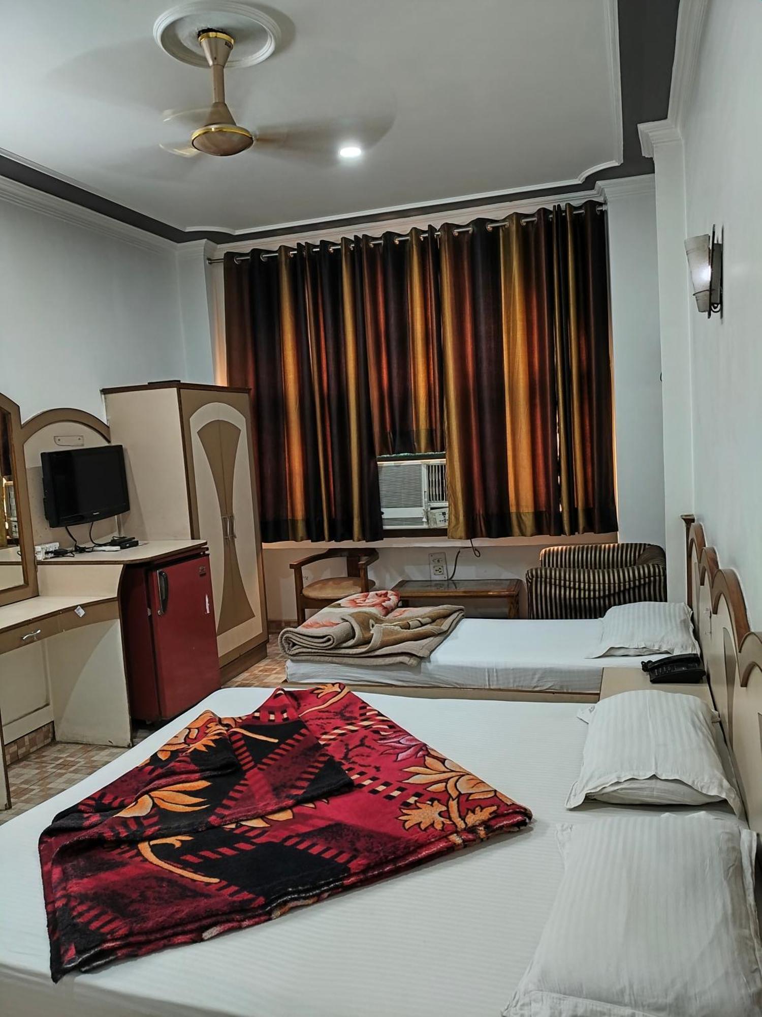 Hotel Yatri International Nuova Delhi Esterno foto