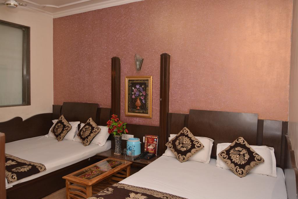 Hotel Yatri International Nuova Delhi Esterno foto