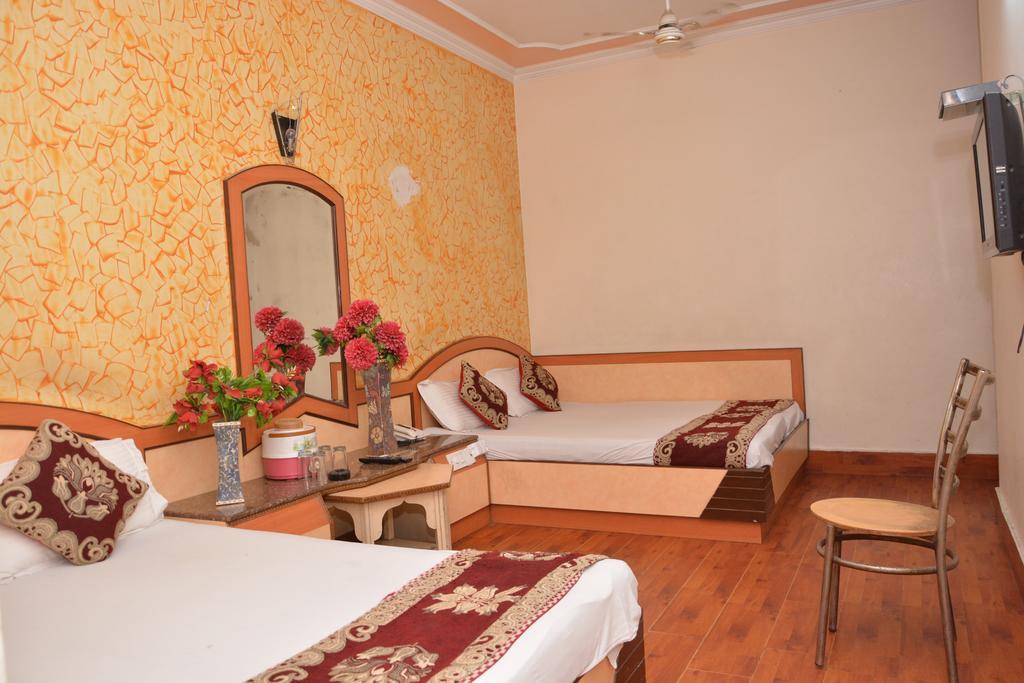Hotel Yatri International Nuova Delhi Esterno foto