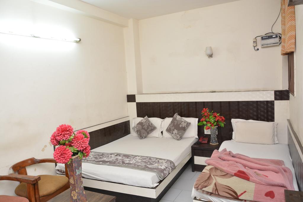 Hotel Yatri International Nuova Delhi Esterno foto