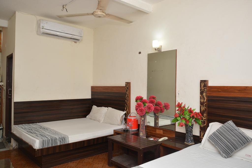 Hotel Yatri International Nuova Delhi Esterno foto