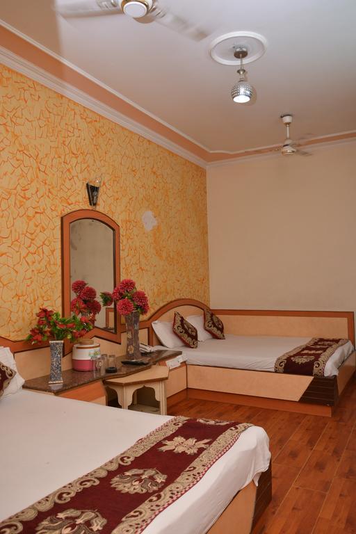 Hotel Yatri International Nuova Delhi Esterno foto